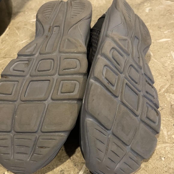 GREY/BLACK BZEES SLIP ON SNEAKERS - Picture 5 of 6